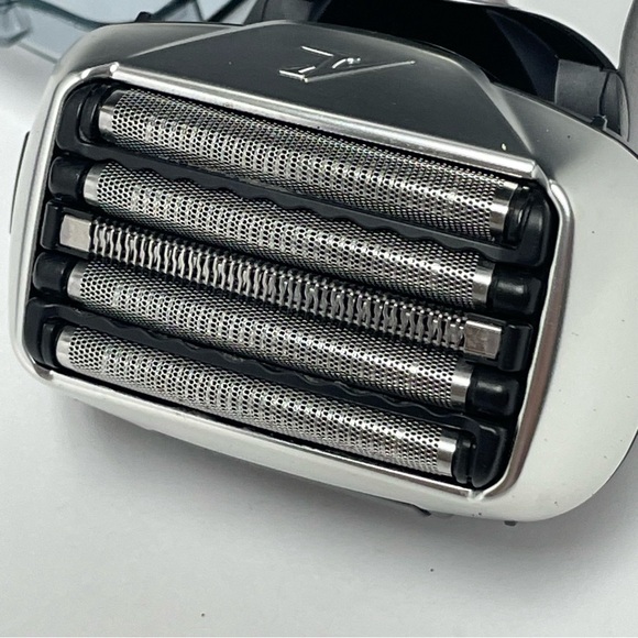 Panasonic Eletric shaver with case - Picture 11 of 14